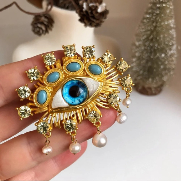 Hemlock Pearl Baroque Embellished Blue Eyes Brooch - Picture 1 of 15